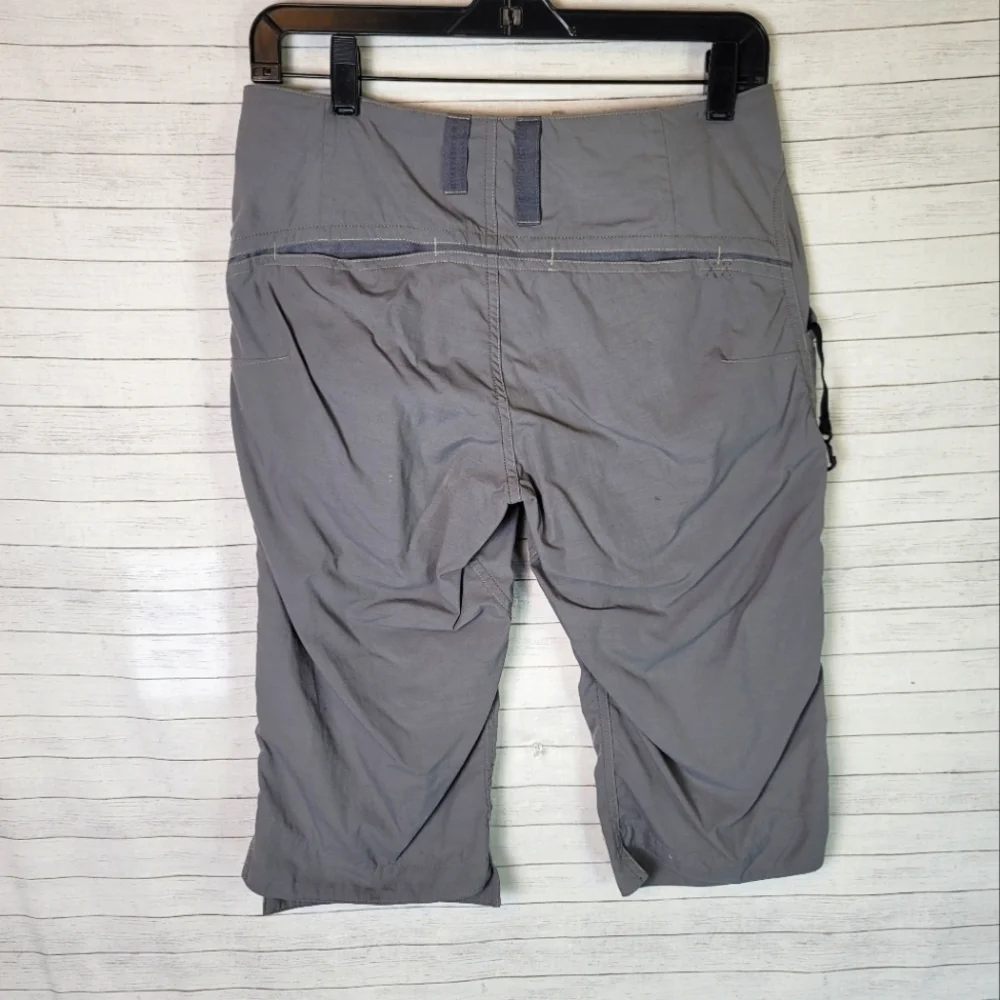 MOUNTAIN HARDWEAR GRAY CAPRI HIKING PANTS, SZ 6